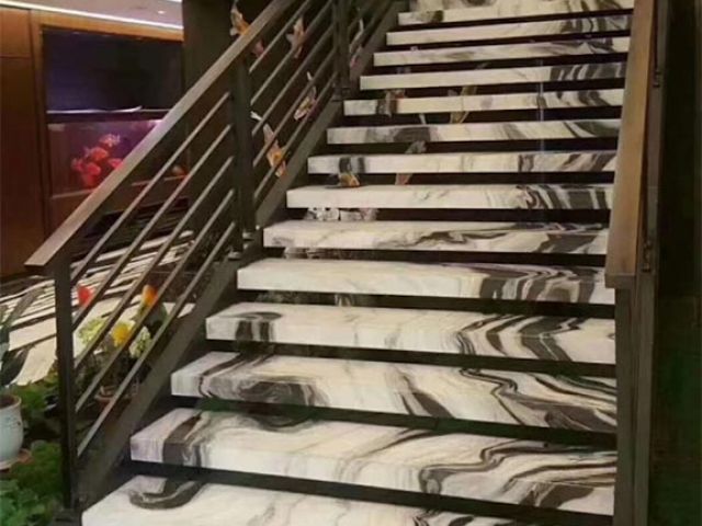 Лестница из мрамора