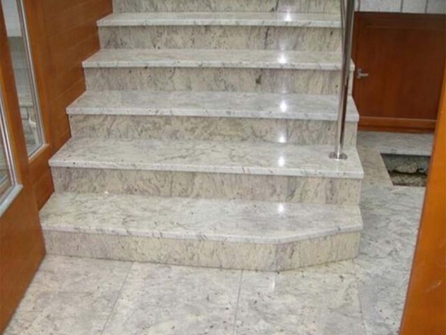 Ступени из итальянского мрамора