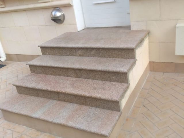 Ступени из гранита